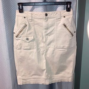 Women’s khakiSkirt with pockets and zippers